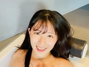 استحمام الجمال الكوري ذو الصدر الكبير