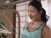 زوجة يابانية تمارس الجنس مع صديق ابنها